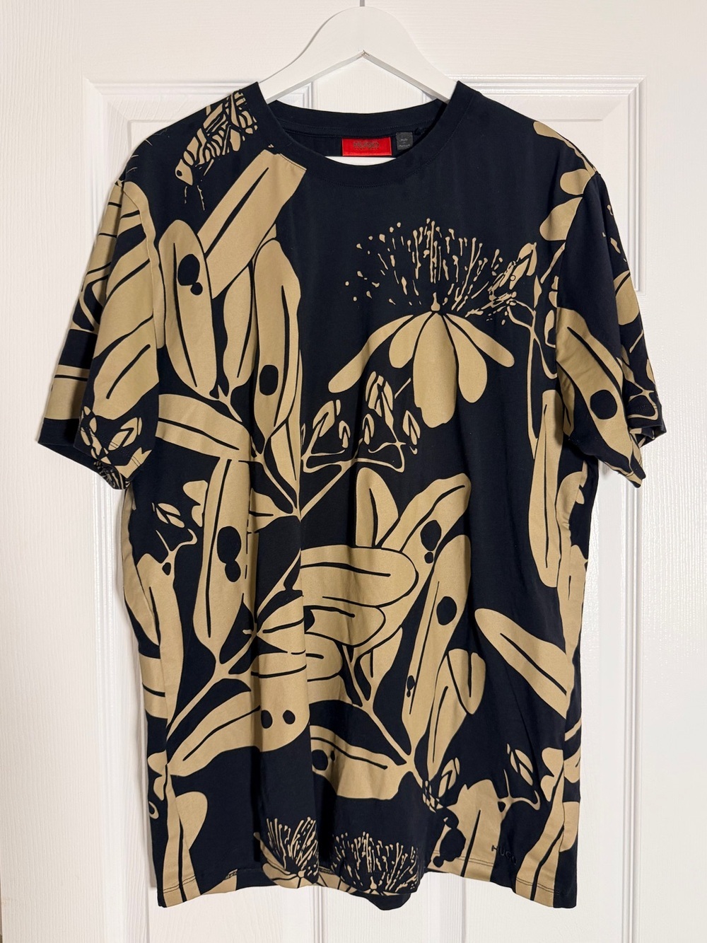 HUGO Hugo Boss Men’s XL Navy Beige Oversized Floral Graphic T-Shirt